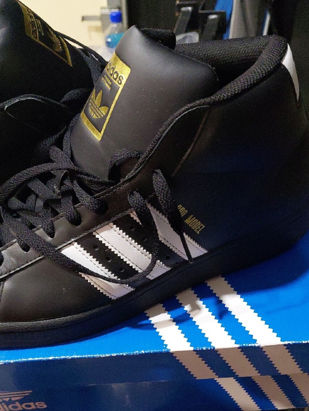 adidas Mens Black Sneakers with White Stripes and Gold Logo - Picture 5 of 6